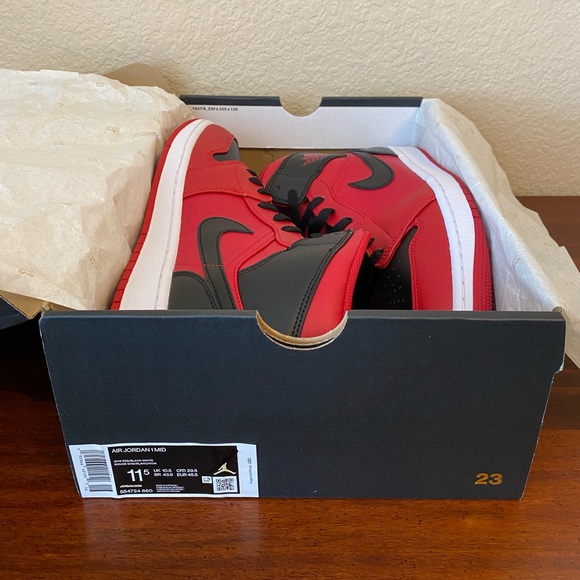 Air Jordan 1 Mid 'Reverse Bred' - Picture 8 of 11